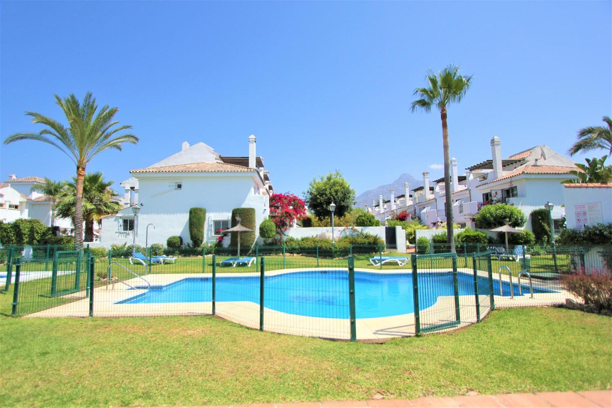 Apartamentos Naranjos Del Sol Marbella Luaran gambar