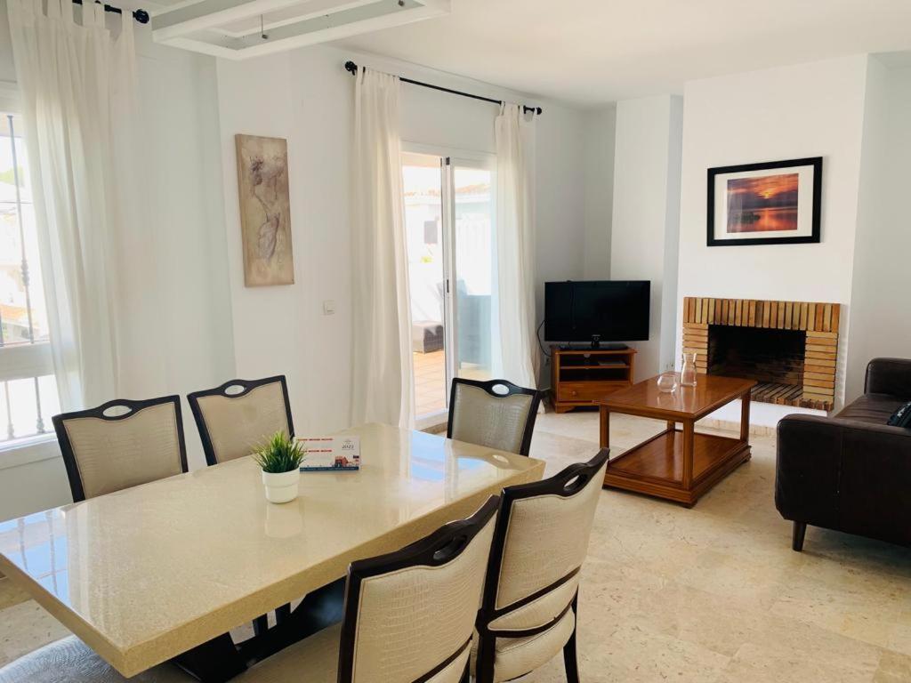 Apartamentos Naranjos Del Sol Marbella Luaran gambar